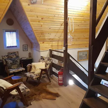 シャレー Vikendica Rino